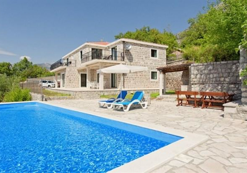 Черногория недвижимость цены. Вилла в Черногорье. Будва вилла. Дом у моря в Черногории. Дом вилла в Черногории.